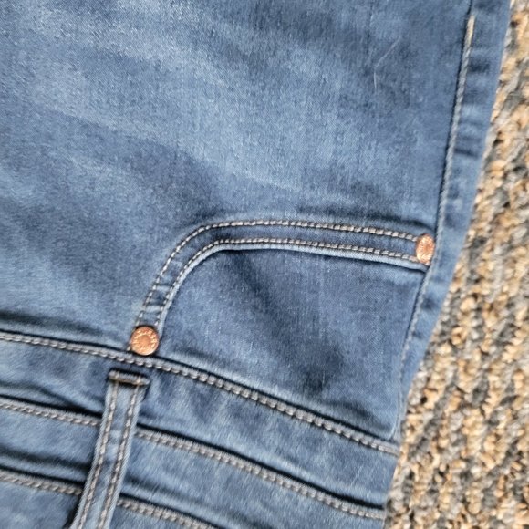 EUC Super High-Waisted Stretch Copper Studded Guess Jeans Size 28 - Picture 6 of 14